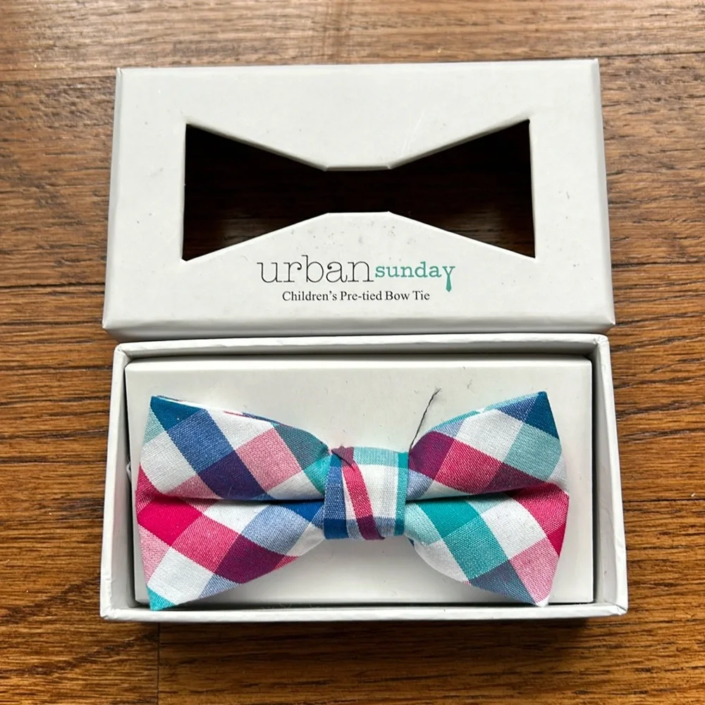 Urban Sunday Boys bow tie , new with tags , size 2-4 years